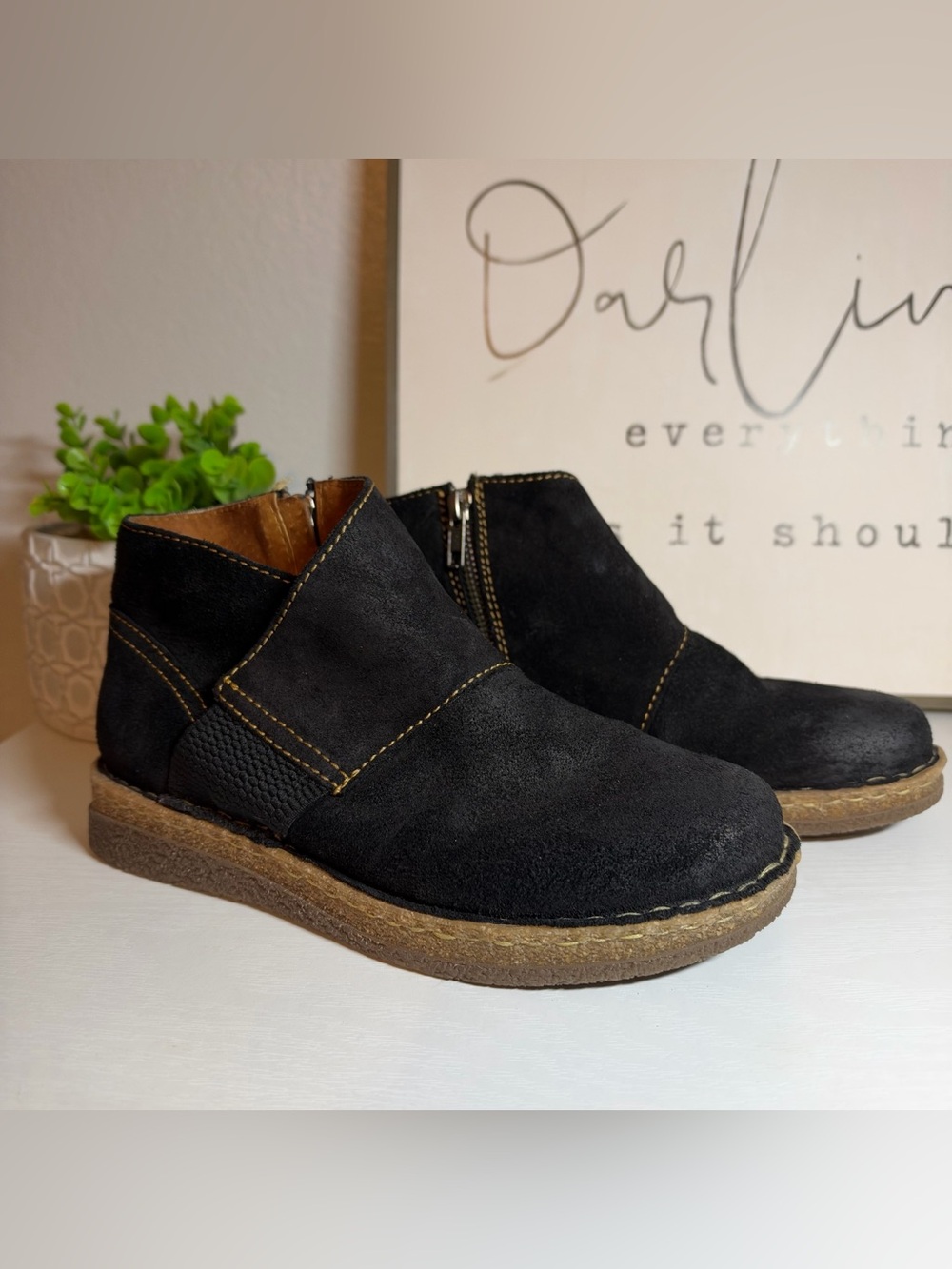 Børn Women’s 6 Black Suede Leather Ankle Boots Side Zip Comfort Shoes